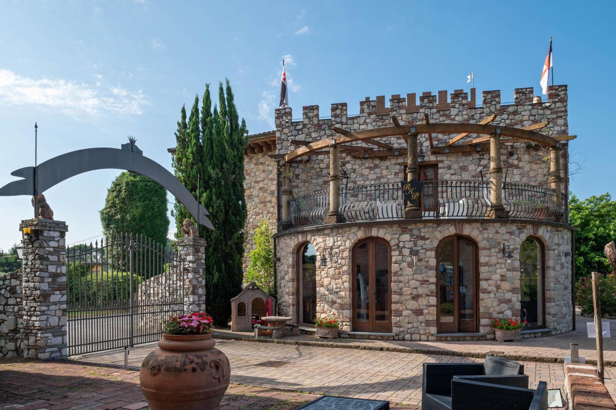 Castello Dei Templari Bed and Breakfast Lucca Eksteriør billede