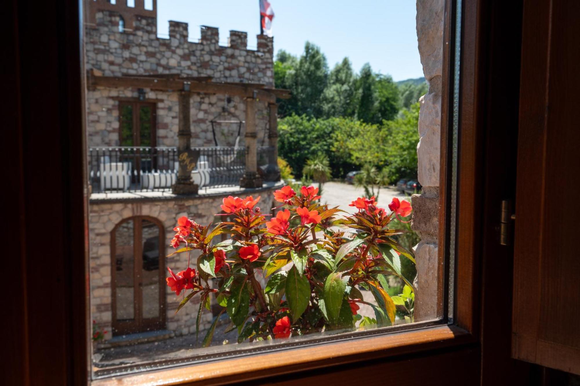 Castello Dei Templari Bed and Breakfast Lucca Eksteriør billede