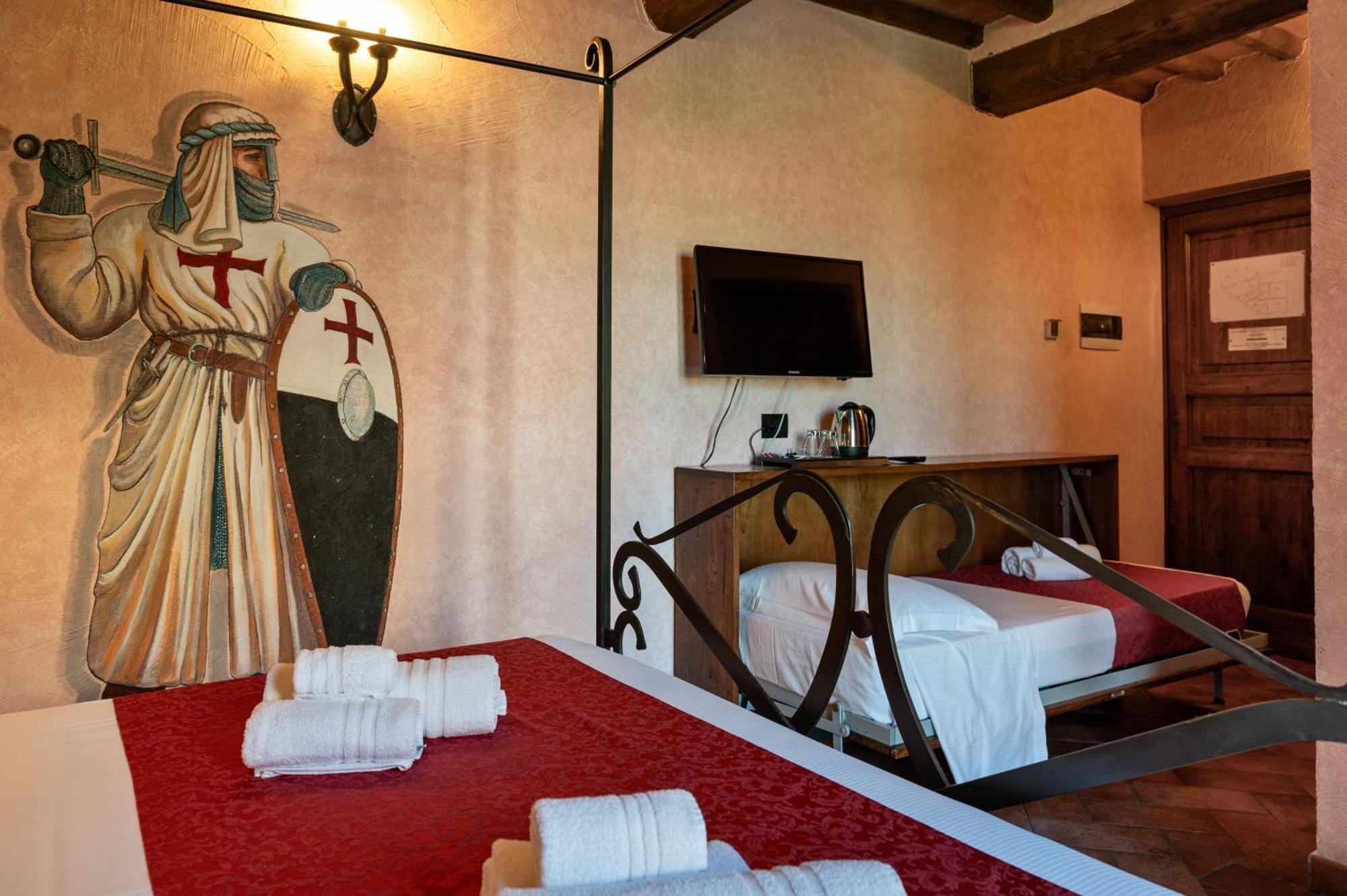 Castello Dei Templari Bed and Breakfast Lucca Eksteriør billede