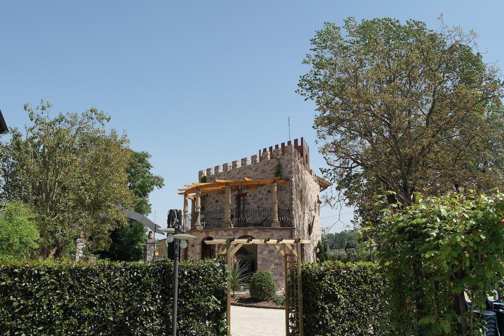 Castello Dei Templari Bed and Breakfast Lucca Eksteriør billede
